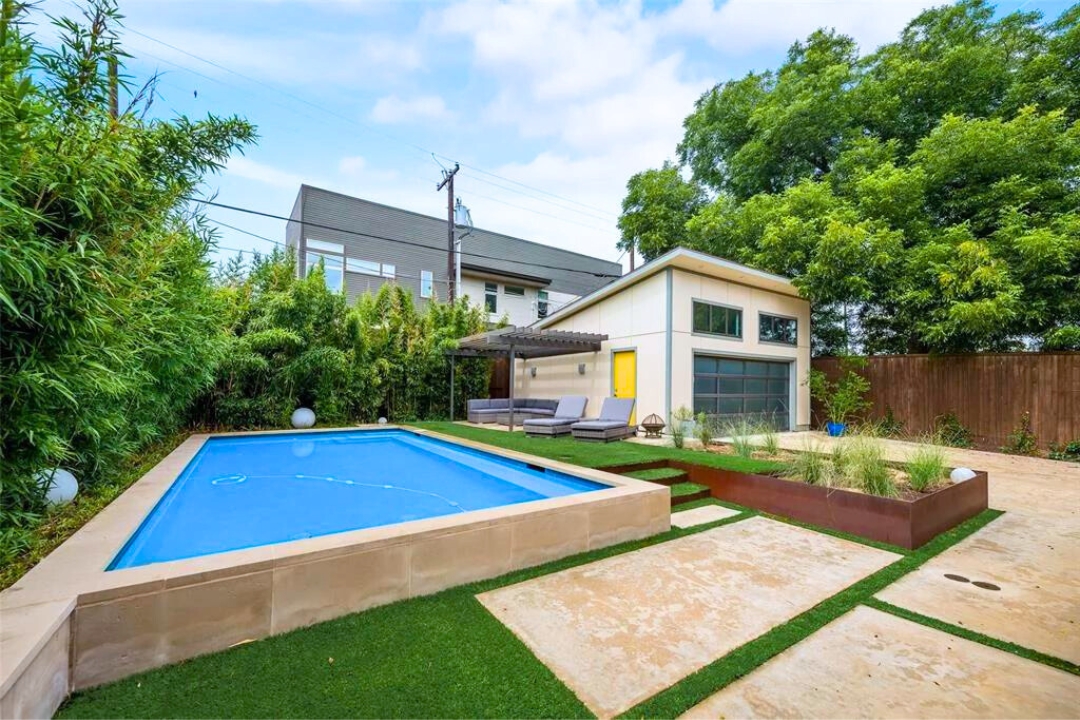 Outdoor Dining Area with Pool View